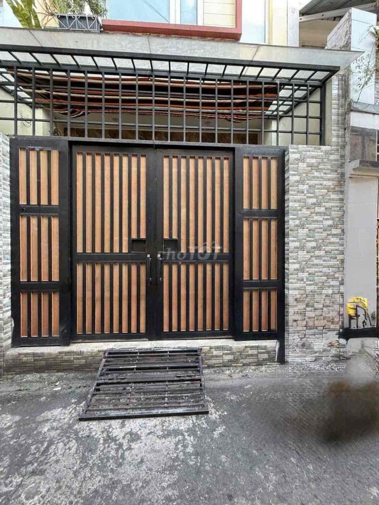 Nhà Hẻm 3.5m Ngay ngã tư Bảy Hiền, DT: 4.5x9.6, 3 tầng