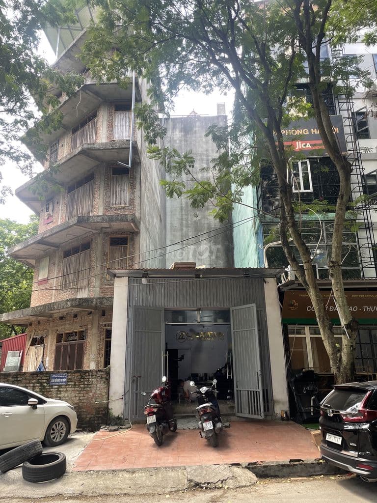 Bán đất mặt phố có nhà cấp 4 đang cho thuê