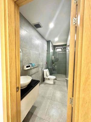 CHO THUÊ NHÀ 3 TẦNG ĐẸP 4PN DIỆN TÍCH KHỦNG 300M² – GIÁ SIÊU MỀM CỰC H