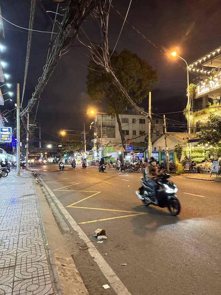 Chính chủ bán gấp nhà 3lau MT Phạm Hùng,Q8,ngang 5.3x16m,hơn 17ty