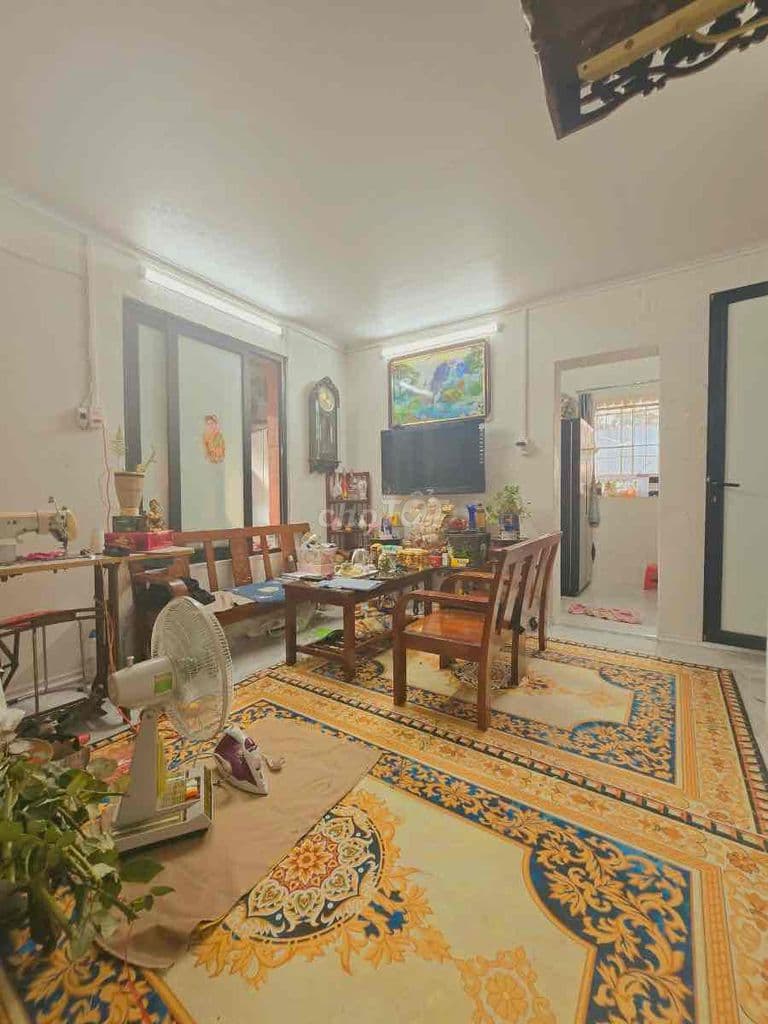 Tập thể Quỳnh Mai, 3 thoáng, ô tô đỗ, 52m 2PN, full nội thất, sổ đỏ CC