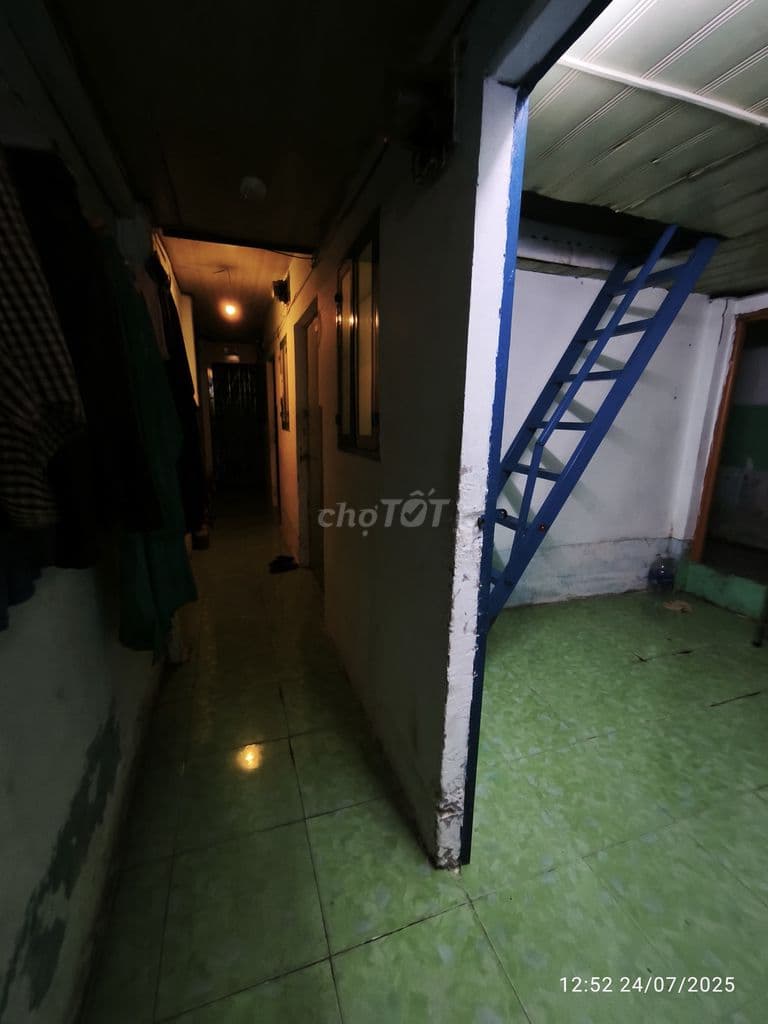 Phòng trệt, lâu suốt, riêng biệt,WC, bếp nấu ăn , đảm sen,lũy bán bich - Ảnh 2