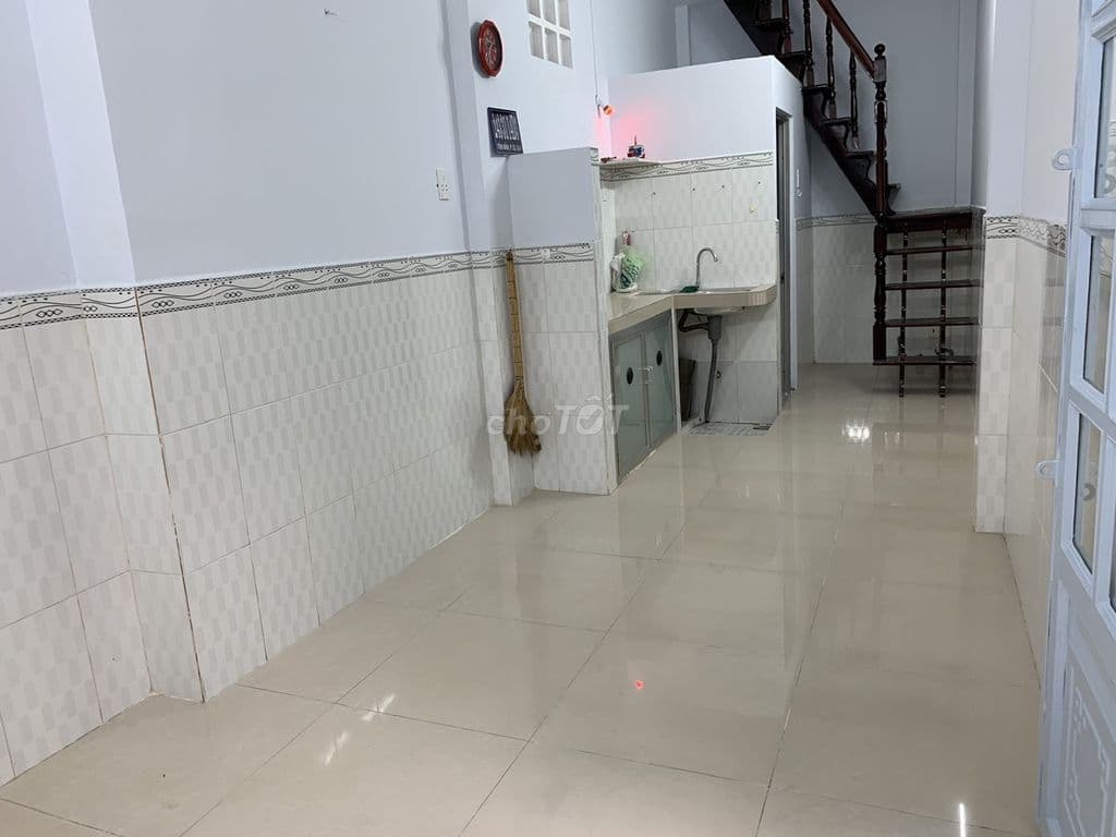 Nhà thon gọn gần chợ 200 ngay trung tâm Q4 - Ảnh 2