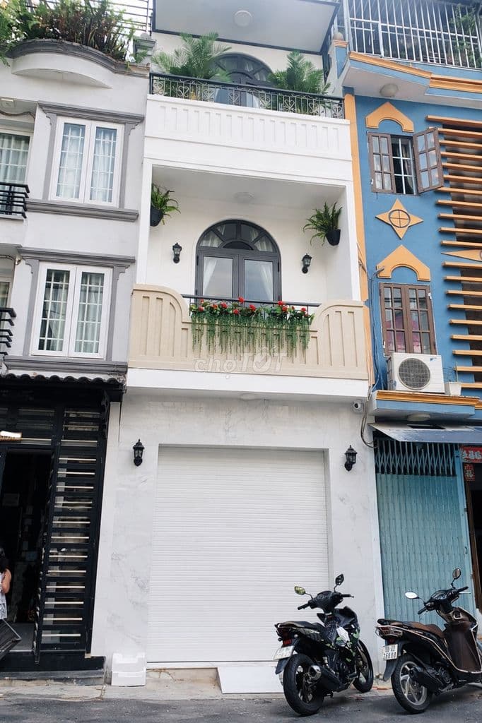 NHÀ VIP HXH CÁCH MẠNG THÁNG 8 Q10 - 3 TẦNG - ĐỦ TIỆN ÍCH