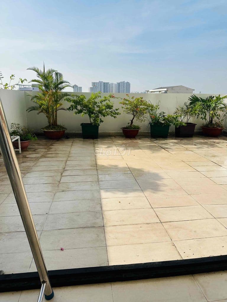 Penhouse Sân Vườn ,145m2 , 4PN ,2 WC , SHR ,Q8 - Ảnh 2