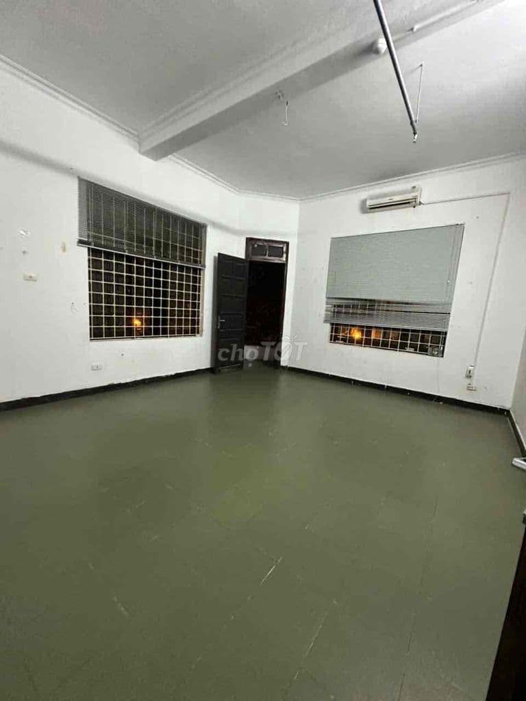 Cho thuê Văn Phòng ngõ 95 Hoàng Cầu,ngõ oto tránh giá 5.5tr