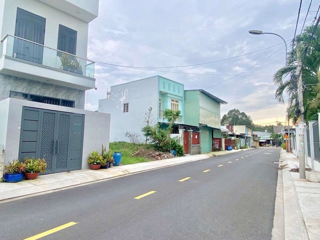 Đất tại trung tâm. Mt đường40 .thị trấn củ chi. Dân cư hiện hữu. Có sổ - Ảnh 2