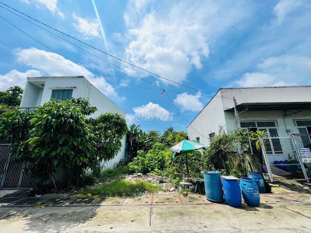 Cần tiền lo giađình bán 380m2/650triệu đường số 19 Tân Thông Hội CủChi