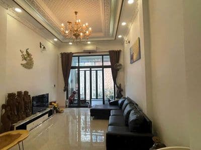 Nhà 2 lầu 3pn hẻm xe hơi gần Lý Phục Man