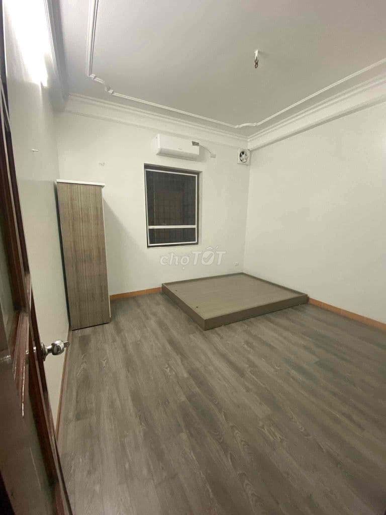 phòng tầng 1 vệ sinh riêng số 176 ngõ 168 hào nam oto đỗ cửa - Ảnh 2