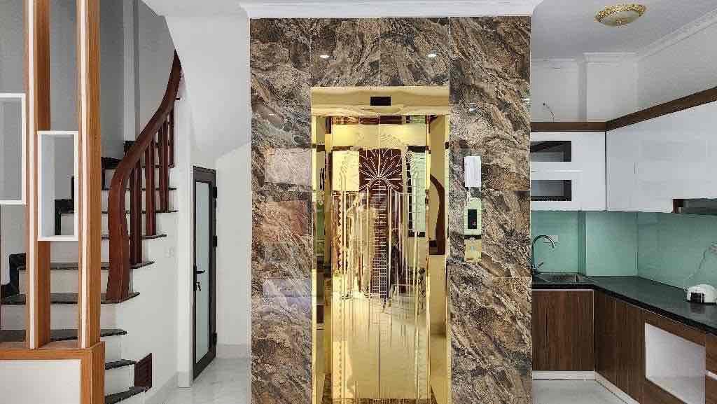 Bán nhà đẹp Tả Thanh Oai- Thang máy-ô tô đỗ cửa ở sướng. dt 40m