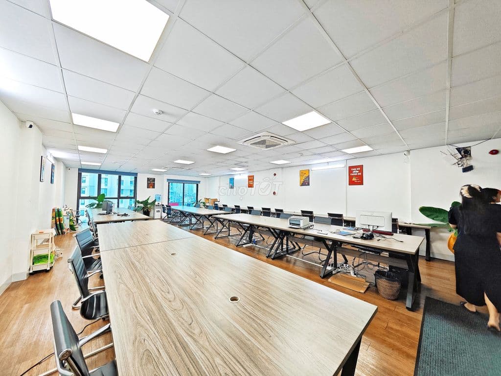 Cho thuê văn phòng Nguyễn Xiển 180m2 25tr vuông đét chia sẵn 2 phòng
