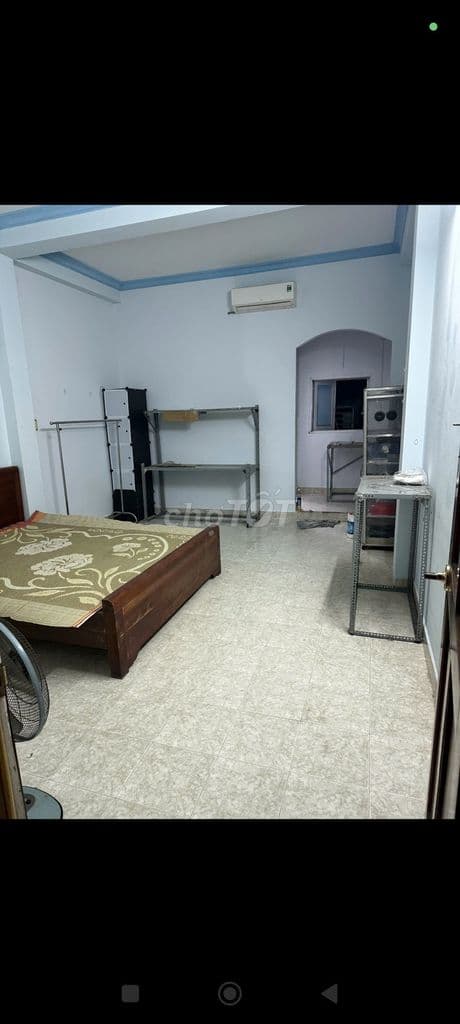 P lầu 3 máy lạnh,ban công, giáp nguyên kiệm, phan đăng lưu