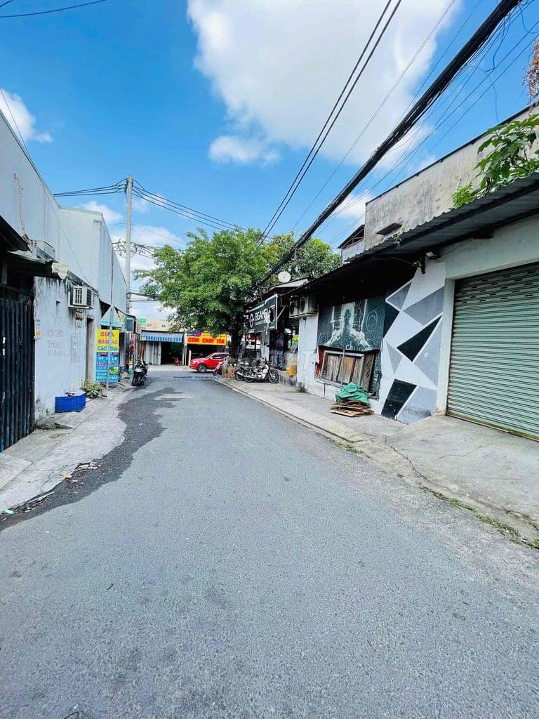 60tr/m2 NGAY GA METRO - GÓC 2 MẶT TIỀN ,XÂY DỰNG CAO ,KHU SẦM UẤT