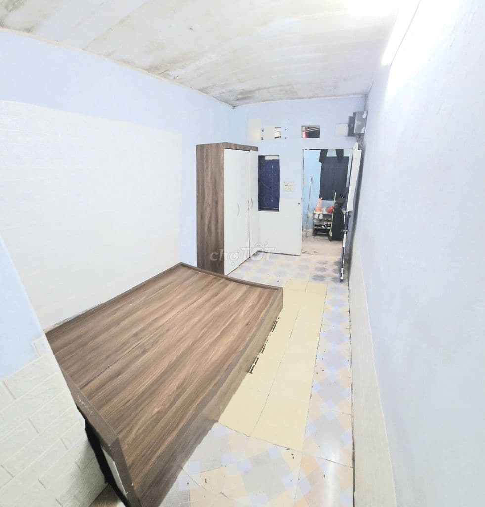 Full đồ, vs khép kín, điều hòa mới, nóng lạnh, 2.2tr/ph/th