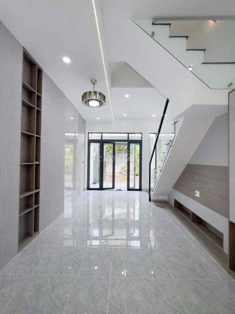 GẤP NHÀ 1 TRỆT 2 LẦU LONG TRƯỜNG GIÁ CHỈ 5,1 tỷ