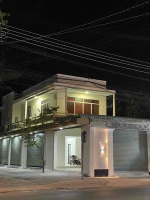 Thuê MB 100m2, 2 mặt tiền, đậu ô tô, hẻm rộng. ĐT: ***