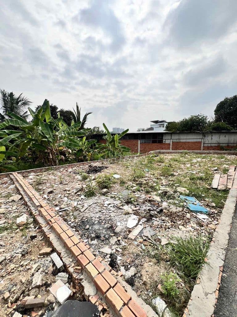 BÁN GẤP ĐẤT NỀN 115m2, HẺM XE HƠI NGAY VINHOME QUẬN 9 NGUYỄN XIỄN