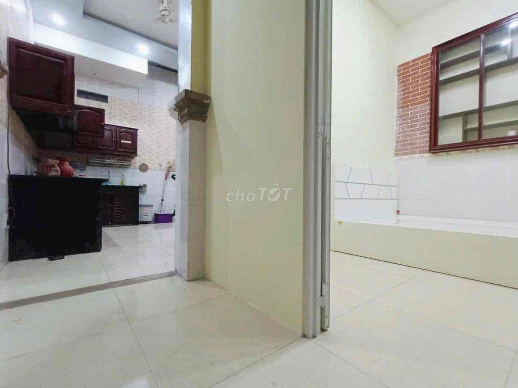 Bán nhà 1 trệt 2 lầu, dt: 104m2, đường ô tô 5m, giá chỉ 9,4 tỷ - Ảnh 3