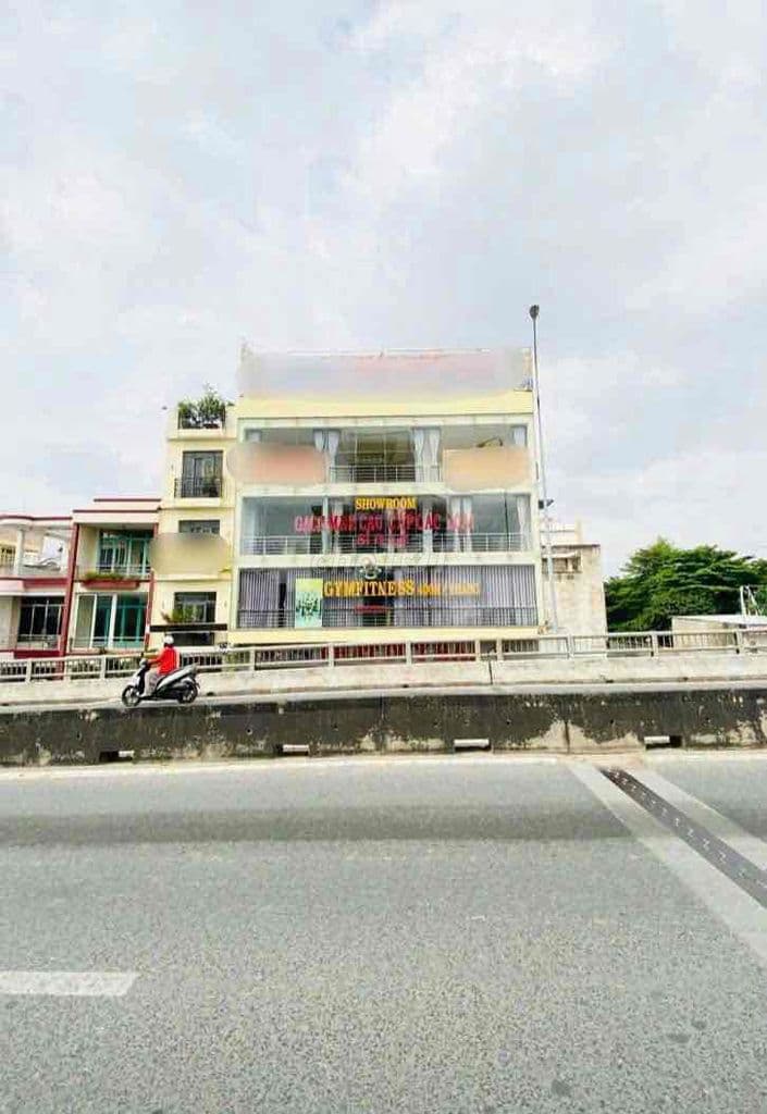 Cần bán nhà mặt tiền