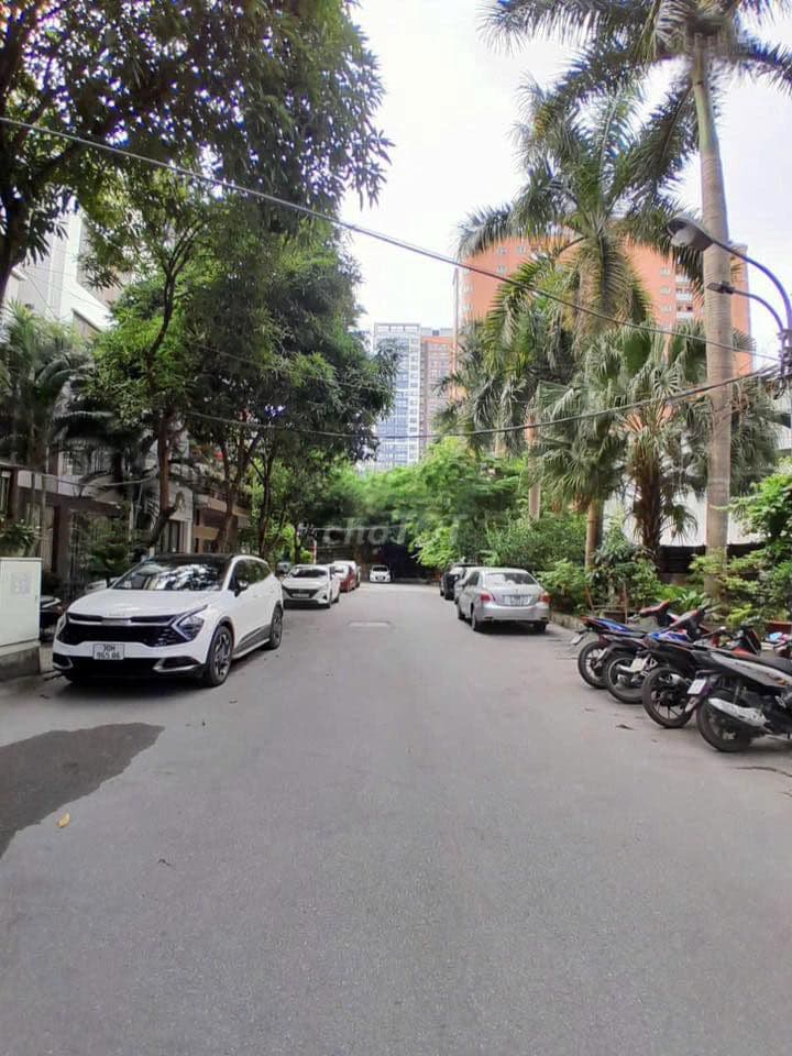 Nhà trong ngõ 106 Hoàng Quốc Việt - Dt 70m2 x 5 tầng có Thang Máy - Ảnh 2