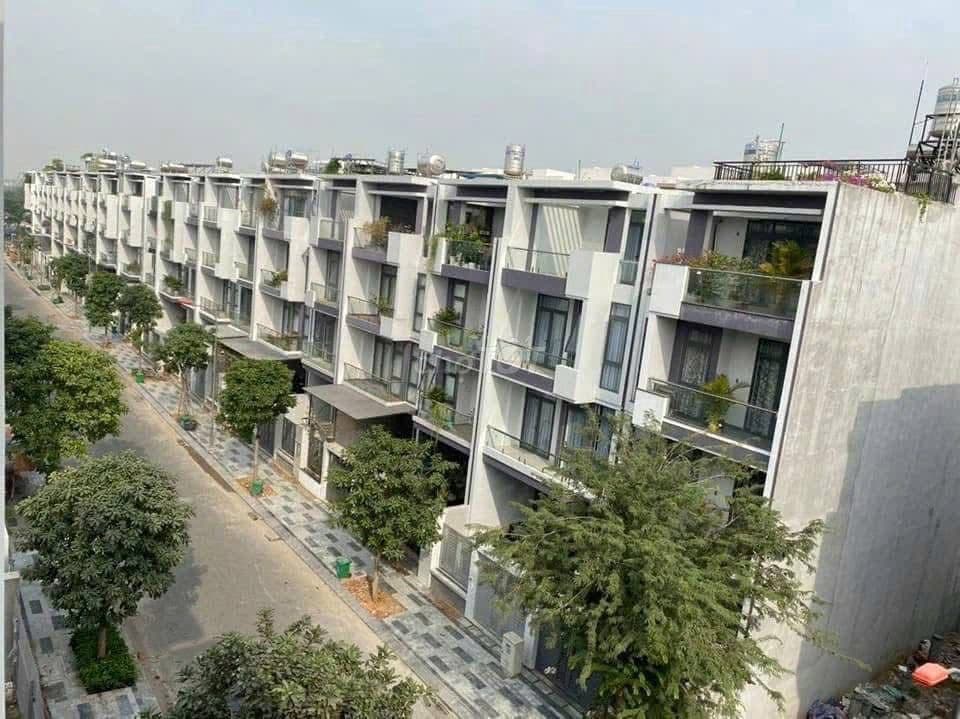 Nhà TK Văn phòng 6x17. Hầm + tầng trống suốt, 15–25 người KĐT Vạn Phúc