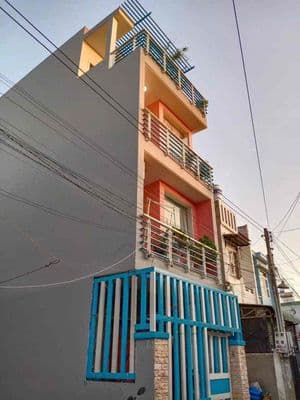 Cho thuê nhà 4 lầu 6 phòng ngủ gần kí túc xá khu B làng đại học