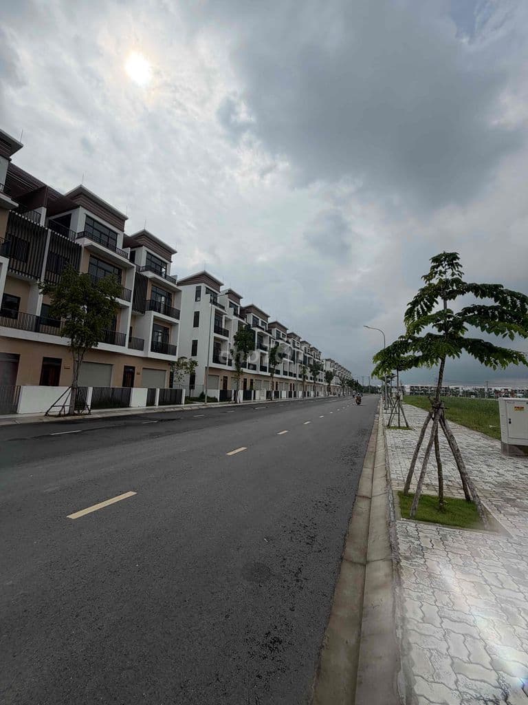 Bán đất Sài Gòn Village long hậu giáp nhà bè