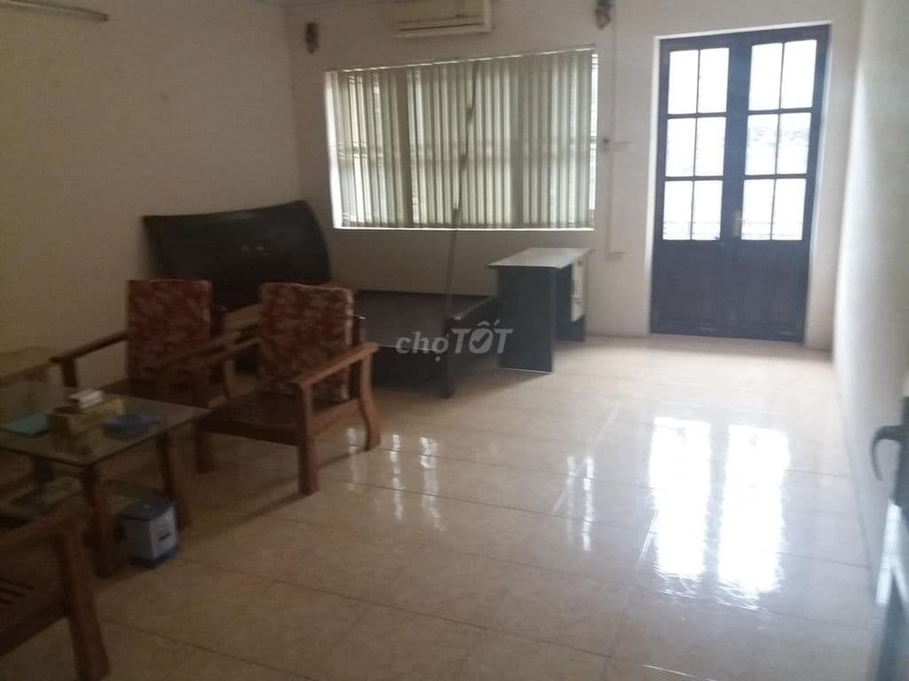 Cho thuê nhà ngõ 1 phố Nghĩa Tân, diện tích 75m2 x 4 tầng, 20 triệu/th