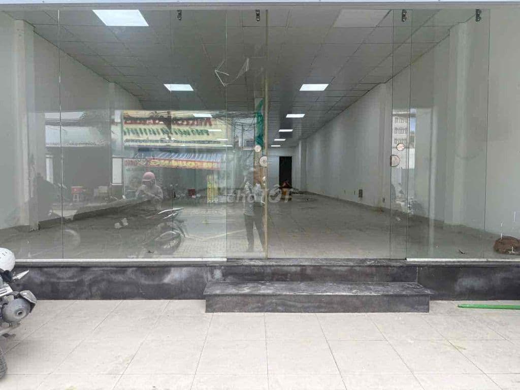 ( 6,5 X 30M ) 4 TẦNG - MẶT TIỀN TRỤC CHÍNH - SẦM UẤT DÂN KÍN - Ảnh 2