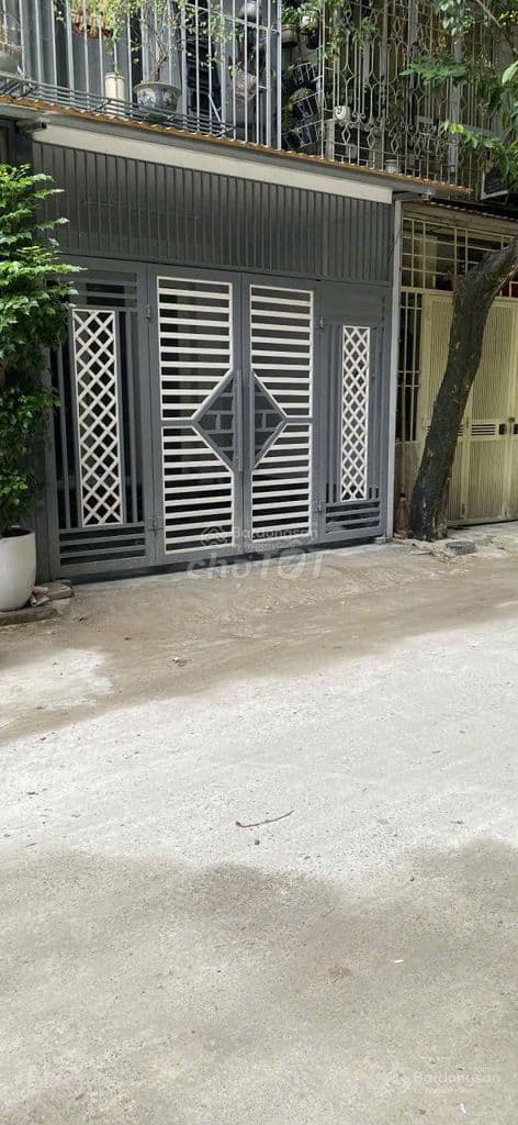 Cho thuê nhà T1: diện tích 85m2, D2 phố Tây Kết,Hai Bà trưng,HN