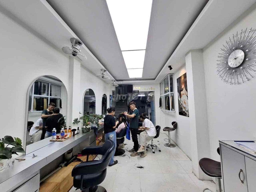 chính chủ cần bán gấp nhà mặt ngõ kinh doanh sầm uất