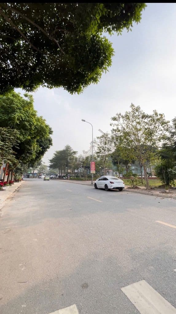 Bán đất tặng nhà tái định cư giang biên, 40m2 lô góc đẹp - Ảnh 2