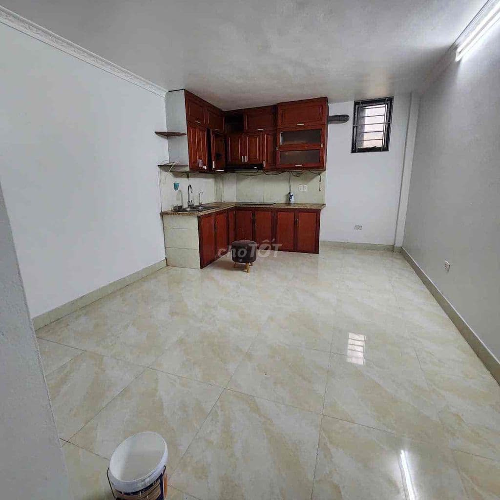 Chính chủ cần tiền muốn bán gấp nhà 3 tầng 42m ngõ 99 định công