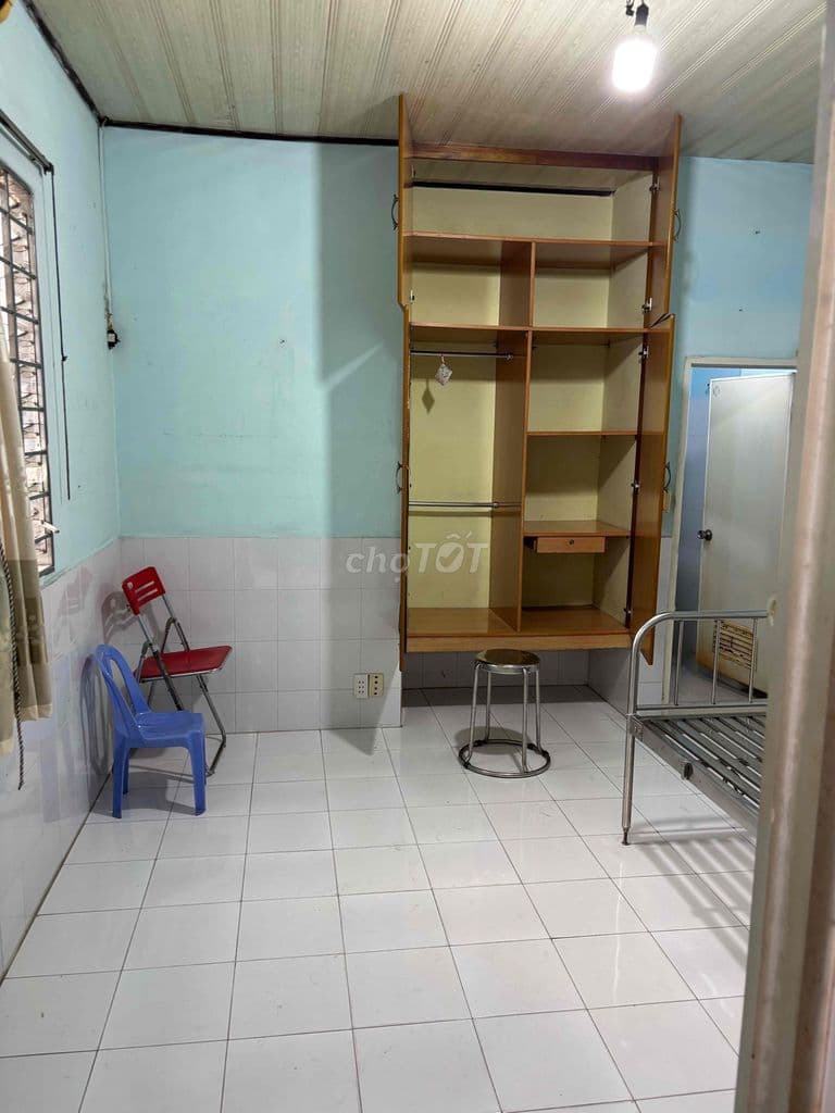 PHÒNG NGAY LĂNG CHA CẢ KHÔNG CHUNG CHỦ CHỖ ĐỂ XE, WC RIÊNG GIỜ TỰ DO