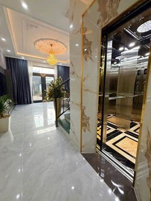 Nhà sổ riêng mới xây có thang máy đường 9m ở và kinh doanh được