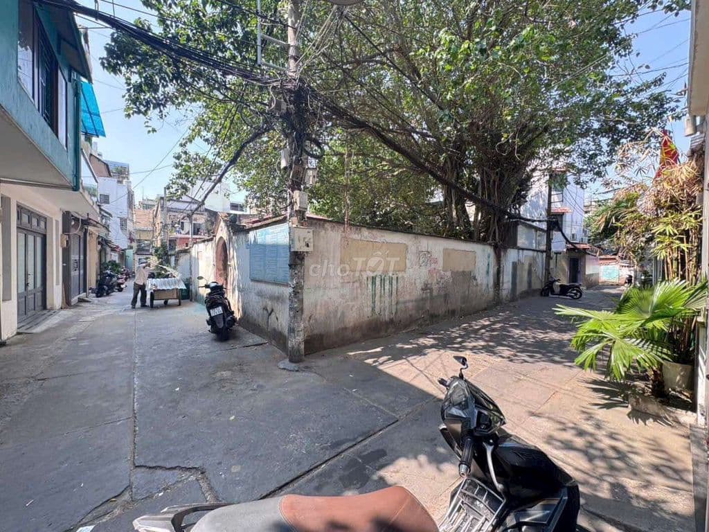 Bán Nhà Nhỏ-Có sân-Hẻm thông-Tài chính phù hợp - Ảnh 2