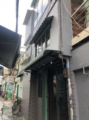Nhà nguyên căn full nội thất 8Tr/th gần chợ trung tâm, an ninh. Q11