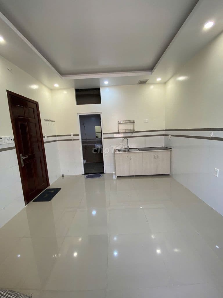 Cần bấn gấp nhà 5 tầng,Hiện tại gia đình đang ở và cho thuê 20tr/tháng