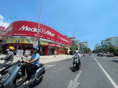 Cho Thuê Mặt Bằng nguyên căn Trống suốt ngang 8m Núi Thành. Hải Châu