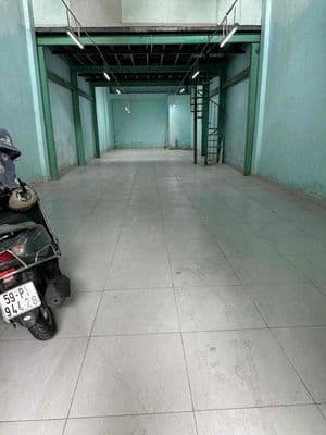cho thuê kho hẻm tải năm châu tân bình. DT: 6m x 30m trống suốt 20tr