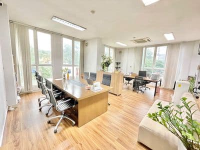 Cho thuê văn phòng tại Giang Văn Minh sàn 65m2 đẹp mới 100% giá rẻ