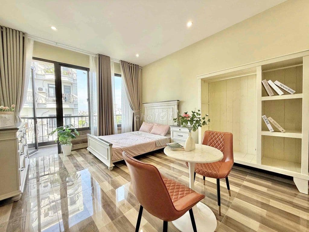 CĂN HỘ FULL NỘI BAN CÔNG SIÊU THOÁNG NGAY TRUNG TÂM QUẬN 7