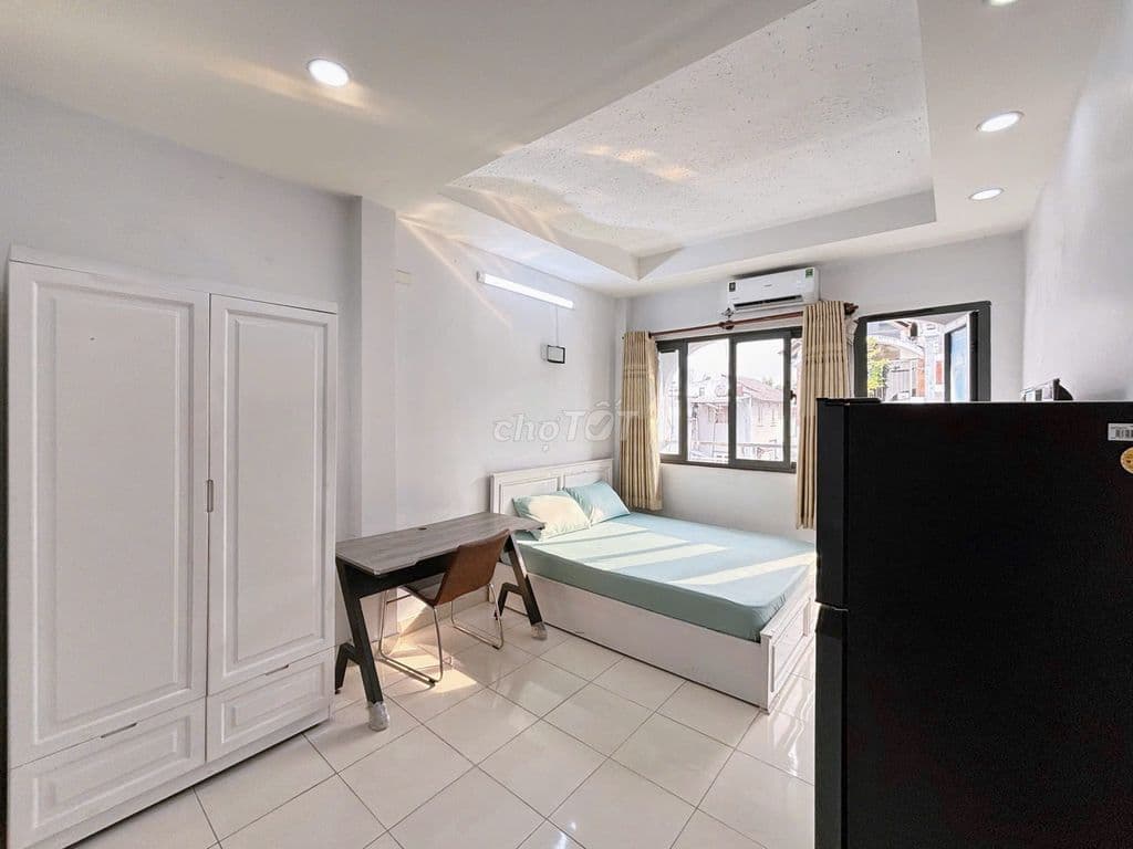 Căn hộ đón nắng ban công siêu thoáng Lê Hồng Phong gần Lý Thái Tổ Q10