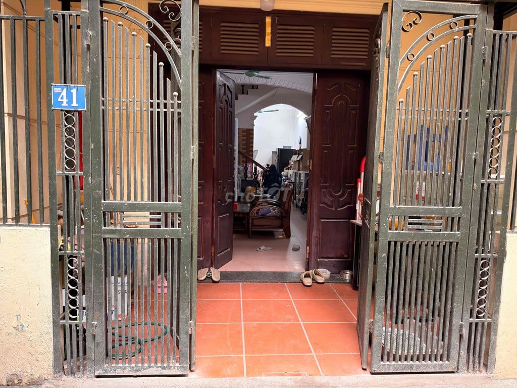 Cho thuê mặt bằng phía gần đường lớn