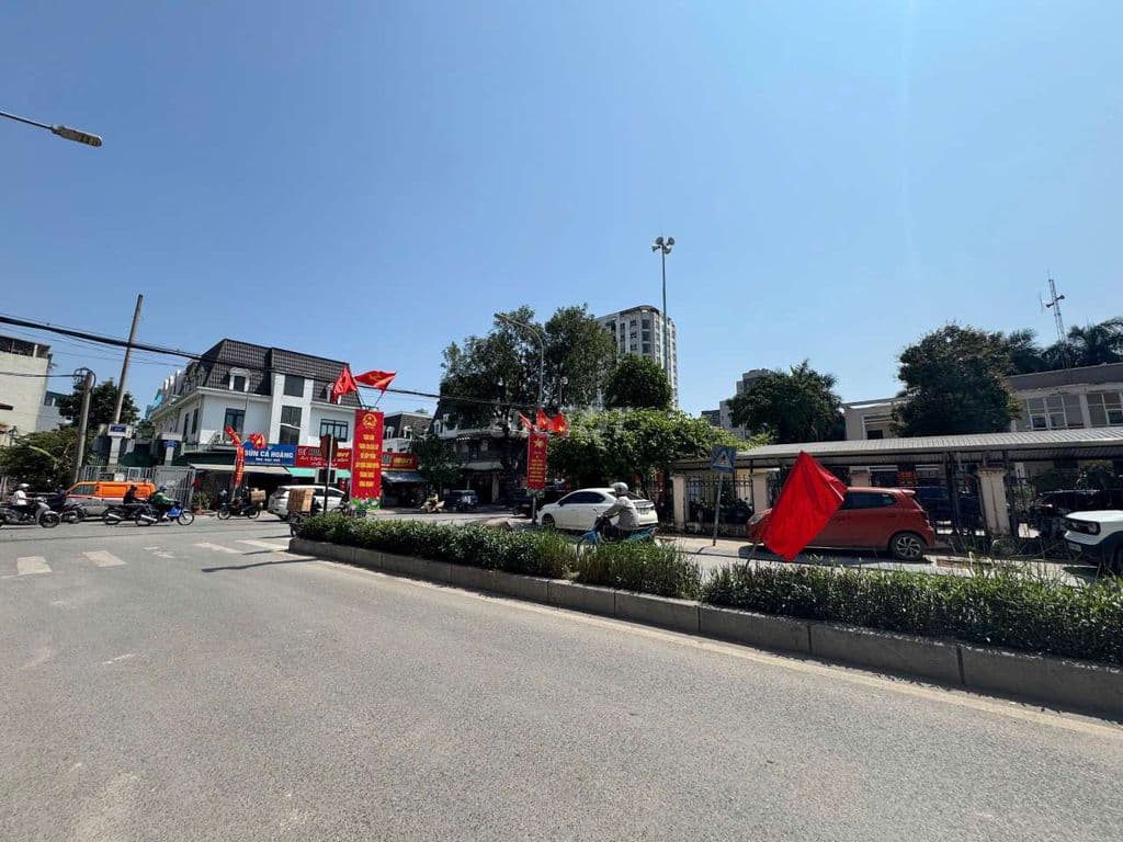 ĐẤT ĐẠI MỖ NGÕ THÔNG VÀI BƯỚC CHÂN RA UBND PHƯỜNG