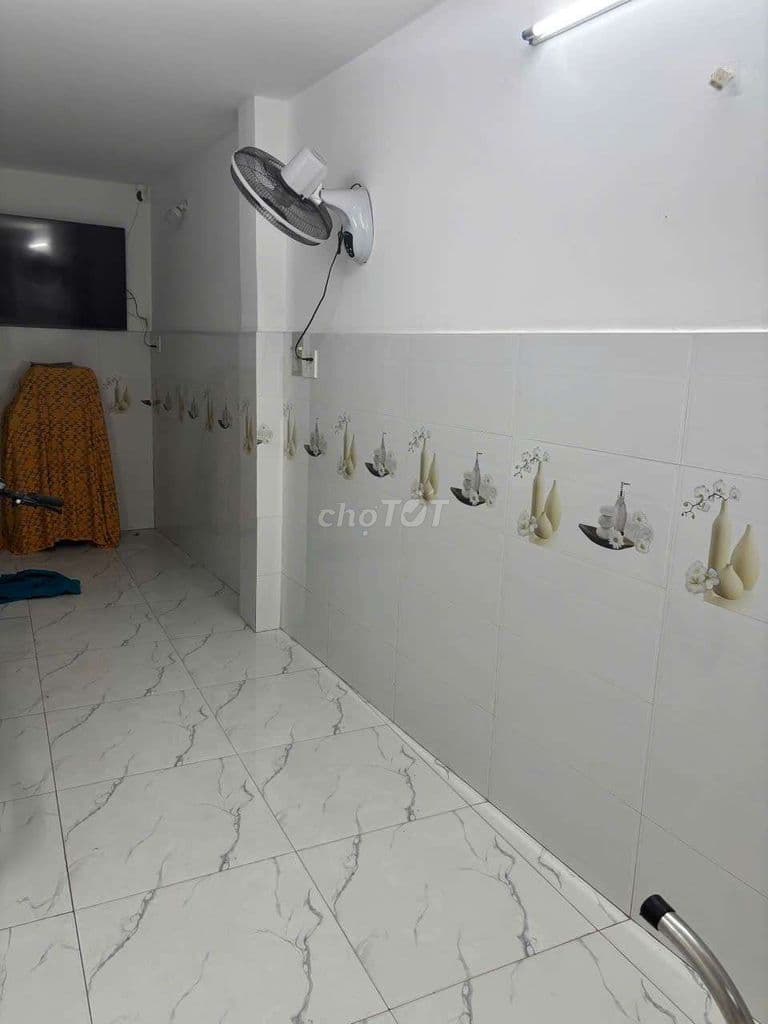 Bán nhà tặng full nội thất đường Âu Cơ (2 PN 3WC) nhà mới vô ở ngay - Ảnh 2