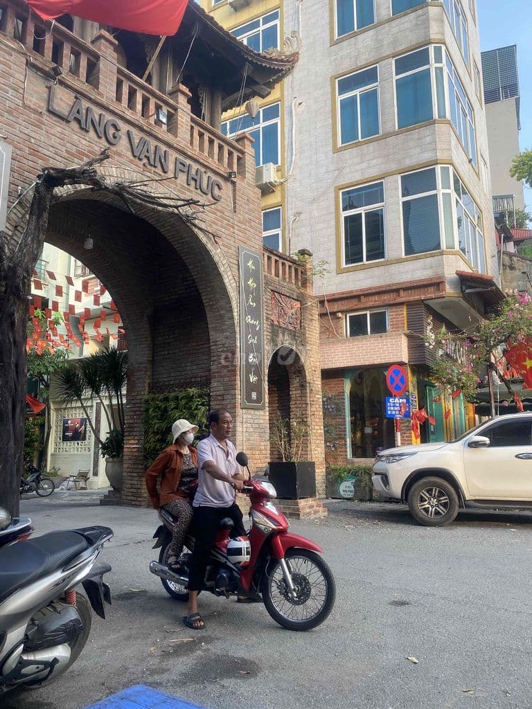 Phố Lụa Hà Đông KINH DOANH SẦM UẤT NGÀY ĐÊM, ÔTỖ ĐỖ CỬA -THÔNG CÁC NGẢ