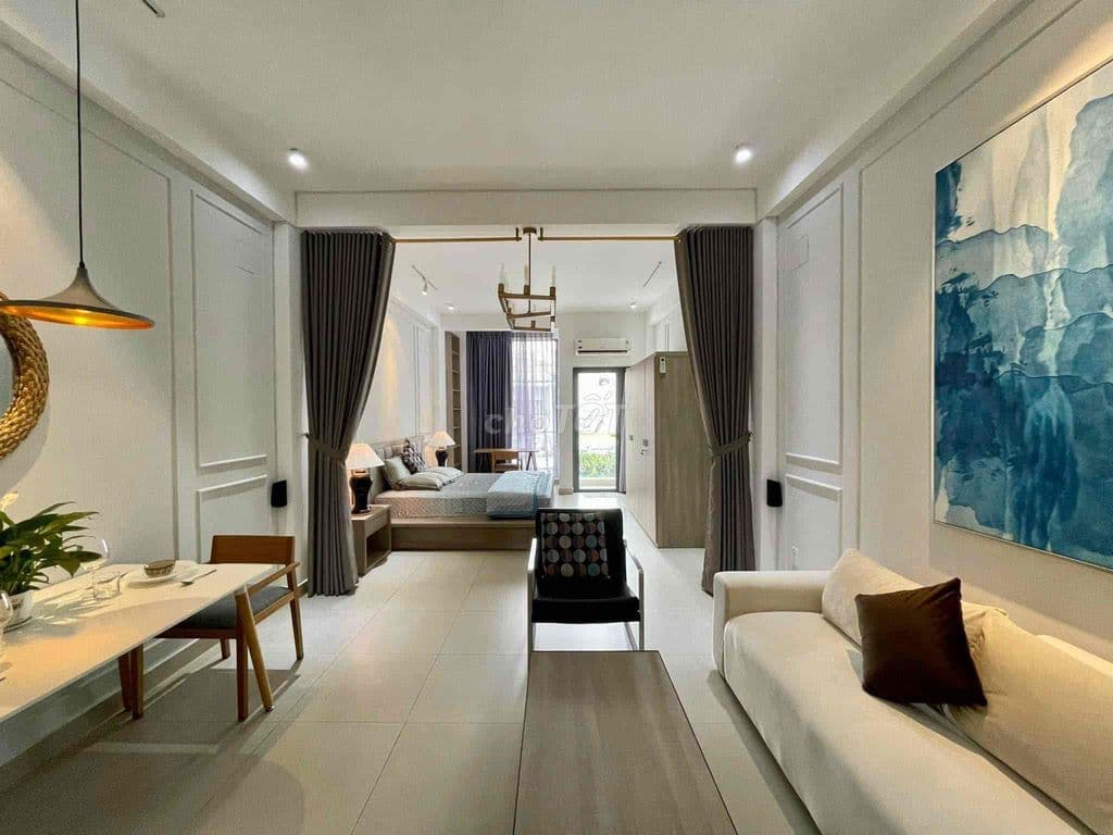 Apartment tách bếp toạ lạc tại Thảo Điền - gần cầu Sài Gòn ban công