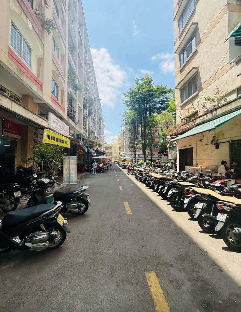 Cc lầu 1 Ngô Quyền, P.9, Q.5, dt: 7,3 X 10,2m, 2 phòng mới, giá 4 tỷ 5